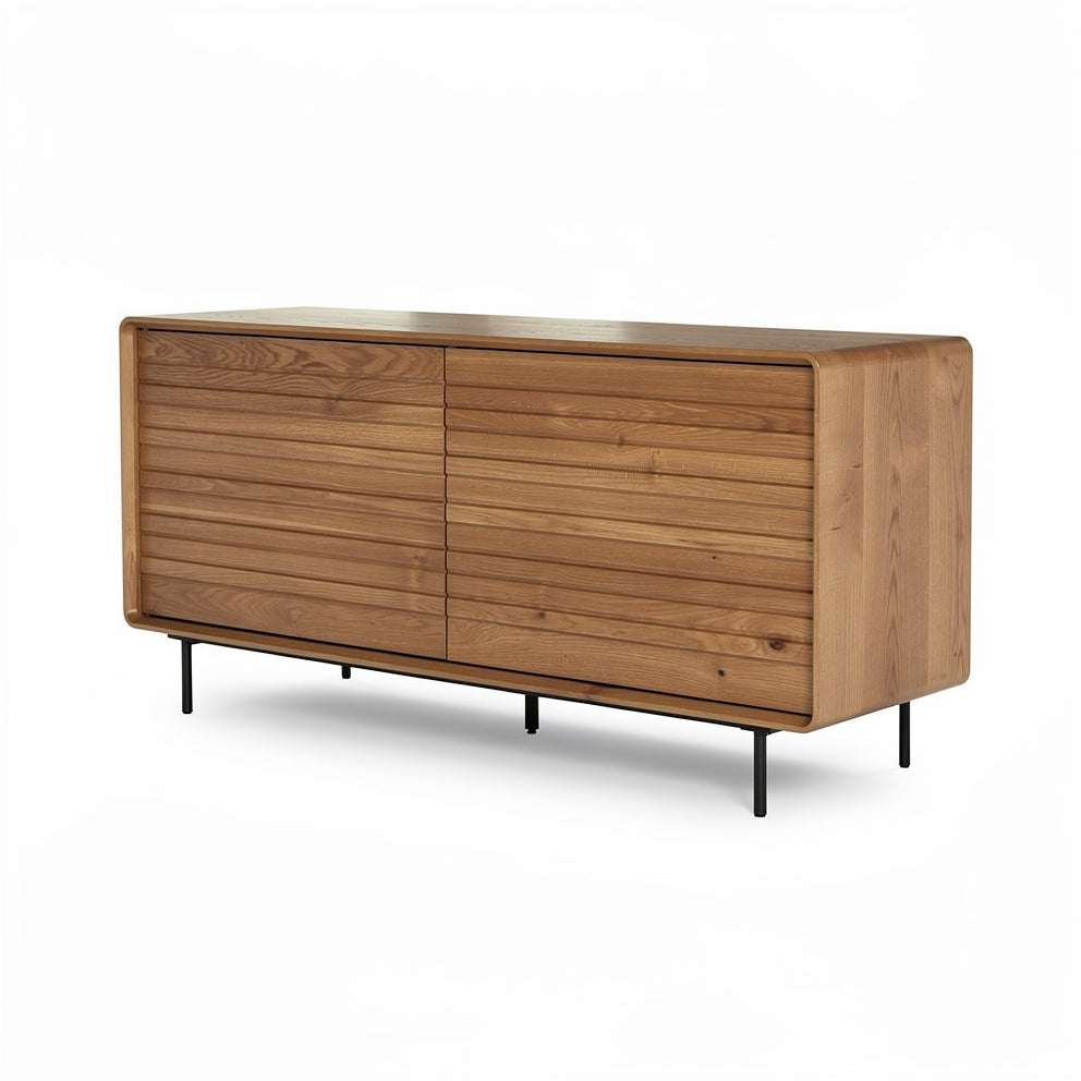 **Houten Dressoir met Gestructureerde Deuren en Zwarte Metaalpoten**