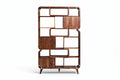 **Technische titel in het Nederlands: Moderne houten boekenplank met unieke geometrische indeling**